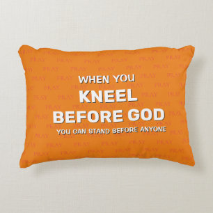 ORANGE KNEEL AVANT DIEU Prière Accent Coussin