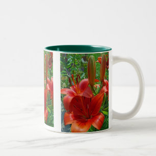 Orange Lily Blossoms Zweifarbige Tasse