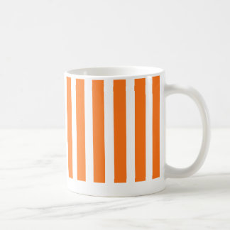 :   orange lumineuse rayée, citrouille, tasse