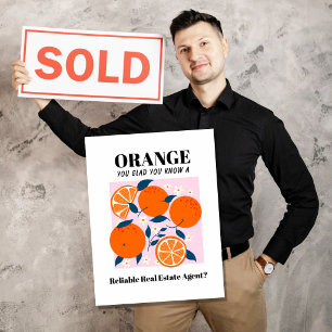 orange Lustiger Immobilienmakler-Marketing-Mailer Postkarte