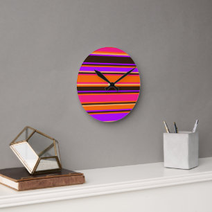 Orange-, Magenta- und Lila Streifenwand Runde Wanduhr