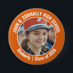 Orange Marching Band Foto High School Spirit Button<br><div class="desc">Dieses coole,  kundenspezifische High School Marching Band Foto zeigt eine weiße Typografie Ihres Teams und Spielernamen auf einem orangen Knopf. Personalisieren Sie sich mit dem Foto und dem Unterrichtsjahr Ihres Schülers als stolze Eltern. Eine Mutter und ein Vater können diese Knöpfe für den Wettbewerb und Spiele tragen.</div>