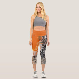 Orange mit schwarzen und grauen Zellblasen Capri Leggings