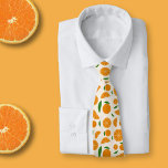 Orange Pattern Krawatte<br><div class="desc">Eine Halsbinde mit einer Scheibe, einem halben Stück und einem orangefarbenen Muster, für Zitrusliebhaber. Es könnte eine neue Touch hinzufügen, wenn Sie zur Arbeit gehen!</div>