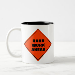 Orange personalisierte harte Arbeit vor dem Wegwei Zweifarbige Tasse