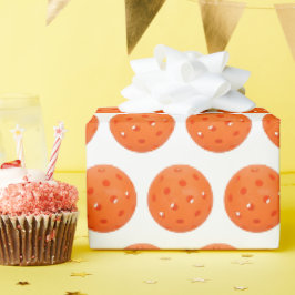 Orange Pickleball auf Weiß Geschenkpapier