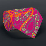 Orange Pink Paisley Peacock Colors Wedding Krawatt Krawatte<br><div class="desc">Magenta Pink und Coral Orange Yellow und Gray Mehndi Indian Paisley Peacock Wedding Party Krawatte Für die Typ. Vater der Braut, Vater des Grooms, Trauzeuge, Trauzeuge und Bräutigam. Rosa Himbeere Coral Orange und Gelb Retro Paisley Wedding Design. Vintag Inspiriert Paisley Ästhetik Mehndi Indian Paisley Wedding Krawatte. Auch perfekt für die...</div>