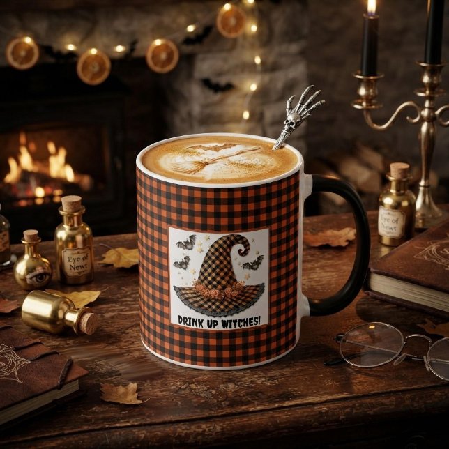 Orange & schwarzer Gingham Halloween Hexenhut & Fl Tasse (Von Creator hochgeladen)