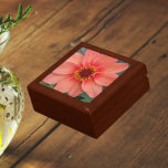 Orange Single Dahlia Floral Erinnerungskiste<br><div class="desc">In dieser hölzernen Geschenkboxen mit Keramik-Fliesen,  die das Foto einer orangefarbenen Single Dahlia-Blume zeigt,  werden Schmuckstücke,  Schmuck und andere kleine Pfannkuchen aufbewahrt. Ein schönes,  blumengeschmücktes Design! Wählen Sie Ihre Geschenkboxen und Farbe.</div>