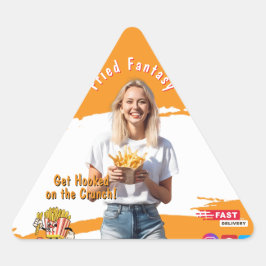 Orange Smiling Blonde Woman Fries Family Fun Dreieckiger Aufkleber