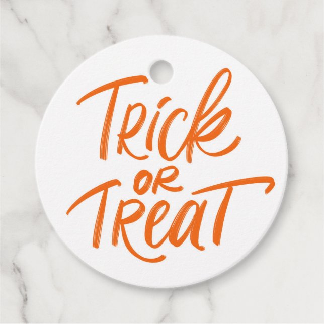 Orange Trick oder Treat Hand Letween Geschenkanhänger (Vorderseite)