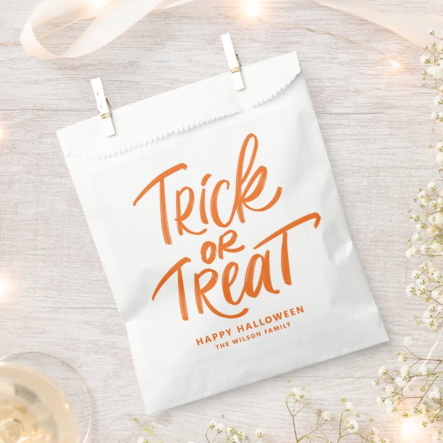 Orange Trick oder Treat Lettering Halloween-Party Geschenktütchen (Ausgeschnitten)
