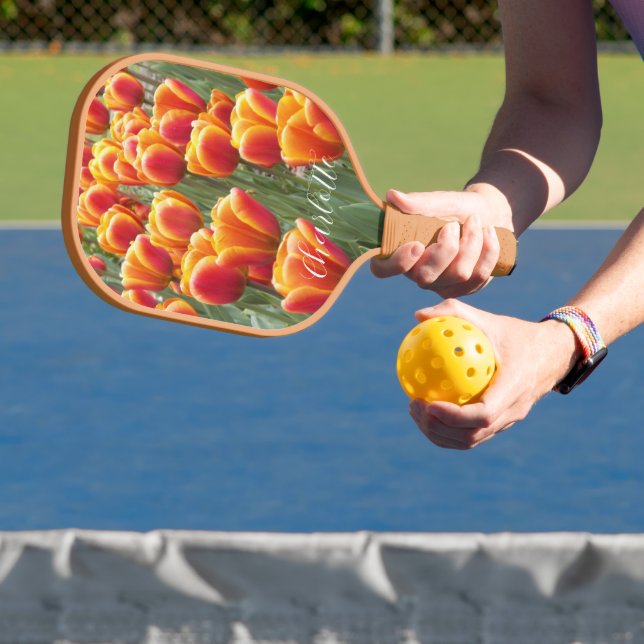 Orange Tulip Blooms mit Namen Floral Pickleball Schläger (InSitu)
