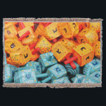 Orange und Blue Dreidels Decke<br><div class="desc">Foto von farbenfrohen orangen und blauen dreiköpfigen. Bild von Adiel lo, wikicommons.</div>