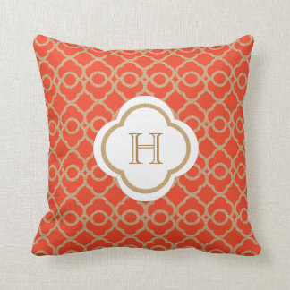Orange und Goldmarokkanisches Monogramm Kissen