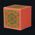 Orange und grüne Kaleidoskop-Geschenkboxen Geschenkschachtel<br><div class="desc">Dieses Bild begann als Mandelbrot,  aber ich änderte es zu einem Kaleidoskop. Manchmal spiele ich einfach nur Liebe mit meinen Kunstwerken herum und wer weiß,  wie es am Ende aussieht.</div>