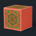 Orange und grüne Kaleidoskop-Geschenkboxen Geschenkschachtel<br><div class="desc">Dieses Bild begann als Mandelbrot,  aber ich änderte es zu einem Kaleidoskop. Manchmal spiele ich einfach nur Liebe mit meinen Kunstwerken herum und wer weiß,  wie es am Ende aussieht.</div>