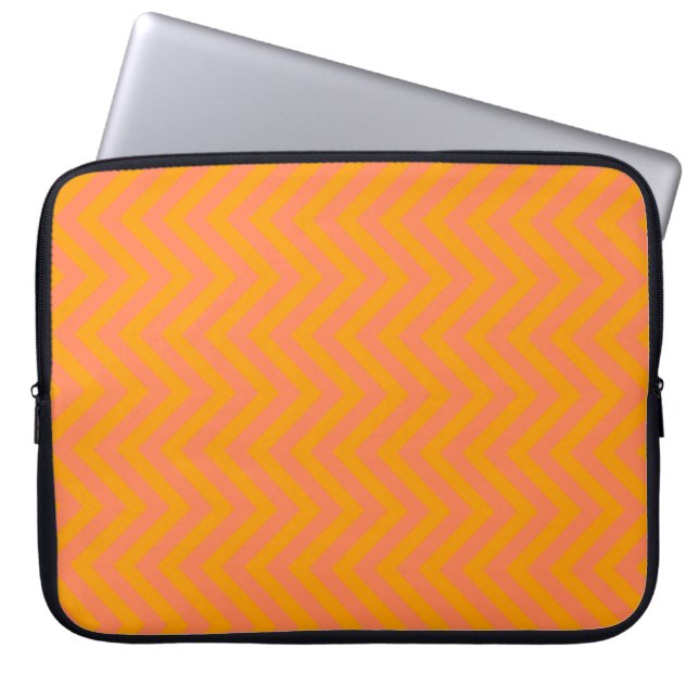 Orange und korallenrote Zickzack oder Laptopschutzhülle (Vorderseite)