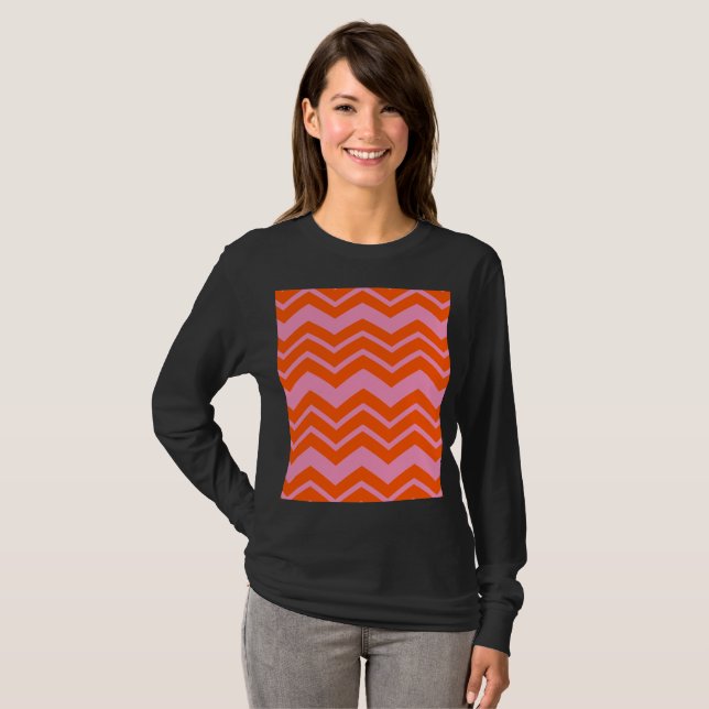 Orange- und rosa Chevron-Musterdesign  T-Shirt (Vorne ganz)