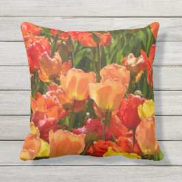 orange und rote Tulpen throwpillow im Freien Kissen Für Draußen