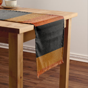 Orange und schwarz gestreiftes Leder im Herbst Kurzer Tischläufer