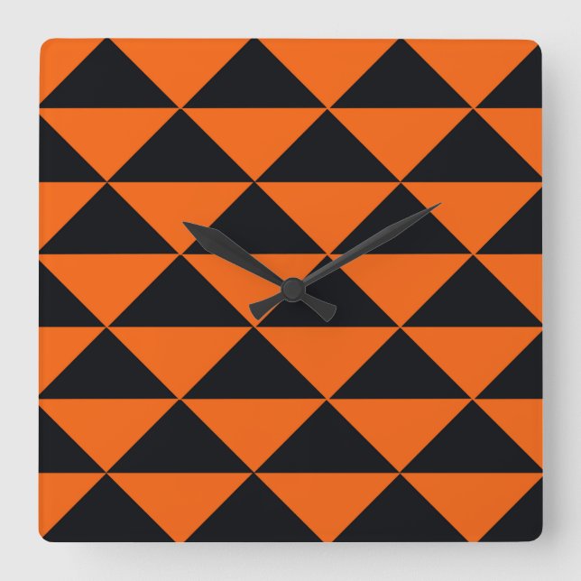 Orange und schwarze Dreiecke Quadratische Wanduhr (Vorderseite)