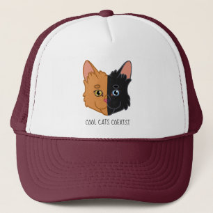 Orange und schwarze Schimären-Katze der niedliche Truckerkappe