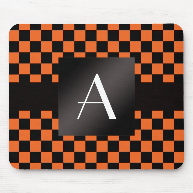 Orange und schwarzes Schachbrett des Monogramms Mousepad (Vorne)