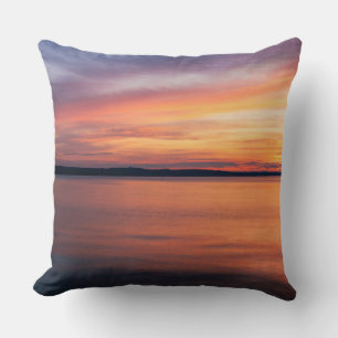 Orange- und violetter Abendsonnenuntergang über de Kissen