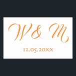 Orange und Weiß Rechteckiger Aufkleber<br><div class="desc">Die perfekte Aufkleber für Hochzeitskunst,  dieses Stück ist in einem schönen orangen und weißen Farbschema gestaltet. Orangefarbener Schriftart auf weißem Hintergrund,  die Initialen des Paares sind in der Mitte mit dem darunter liegenden Hochzeitstag. Personalisieren Sie Ihre noch heute!</div>
