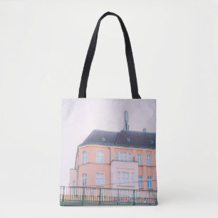 ORANGE- UND WEISSKONKRETES GEBÄUDE TASCHE