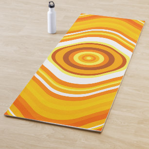 Orange, weißes und gelbes yogamatte