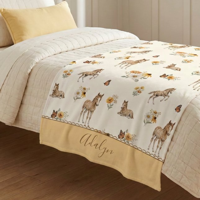 Orange Wildblumen-Pferd-Monogramm-Muster  Sherpadecke (Von Creator hochgeladen)
