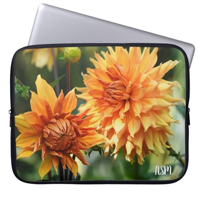 Orange & Yellow Dahlia Garden Blume Monogramm Laptopschutzhülle (Vorderseite)