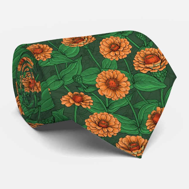 Orange Zinnia Blume, grüne Blätter auf dunkelgrün Krawatte (Gerollt)