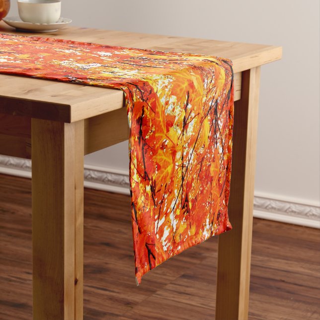 Orangefarbene Ahorn-Blätter im Herbsttisch Kurzer Tischläufer (Beispiel)