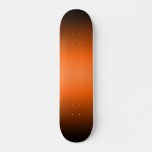 Orangefarbene bis schwarze Skateboard