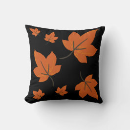 Orangefarbene Blätter im Herbstmuster Kissen