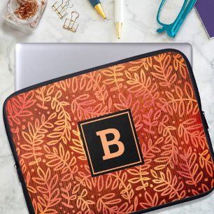 Orangefarbene Blattmuster monogramm, modern fett Laptopschutzhülle