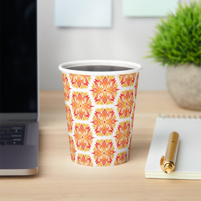 Orangefarbene Blume, Muster von Blume, Muster von  Pappbecher (InSitu)