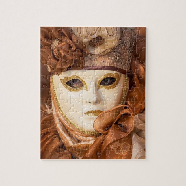 Orangefarbene Karnevalskostüme, Venedig (Vertikal)