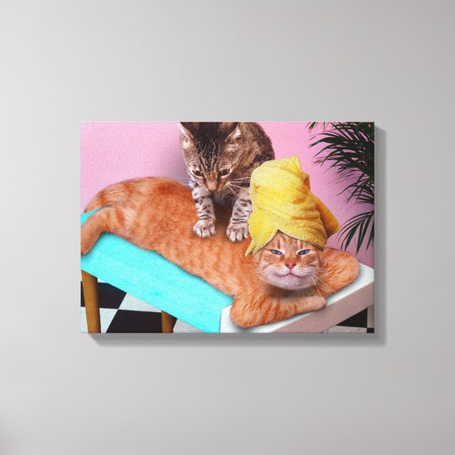 Orangefarbene Katze, die eine Massage durch eine K Leinwanddruck (Vorderseite)