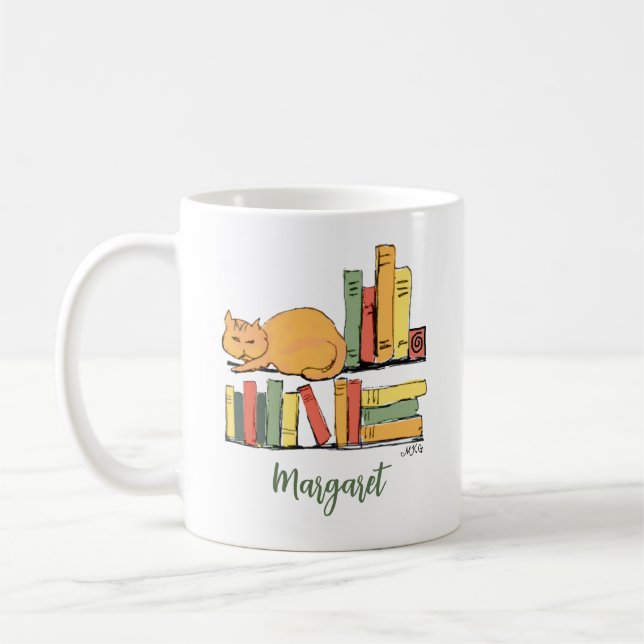 Orangefarbene Katze in Niedlicher Bibliothek mit B Kaffeetasse (Links)