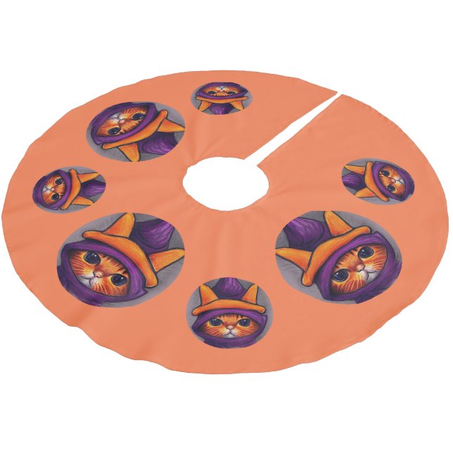 Orangefarbene Katze mit Lila Hexenhuttholz Polyester Weihnachtsbaumdecke (Schrägansicht)