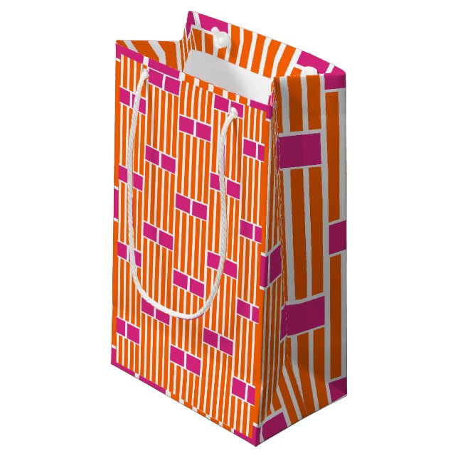 Orangefarbene Linien und rosa Schachteln Kleine Geschenktüte (Vorderseite Schrägansicht)