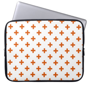 Orangefarbene Polka-Kreuze auf weiß Laptopschutzhülle