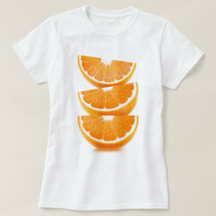 Orangefarbene Scheiben in einem Stapel T-Shirt