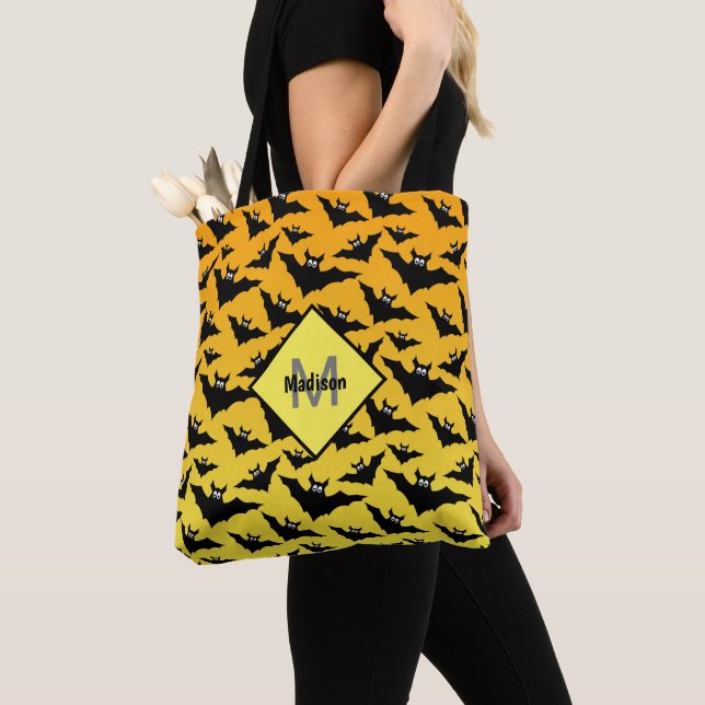 Orangefarbene schwarze Fledermäuse Halloween-Muste Tasche (Von Nahem)