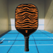 Orangefarbene schwarze Tigerstreifen und Monogramm