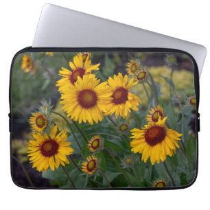Orangefarbene Sonnenblumen, helles Sommerblumengeb Laptopschutzhülle